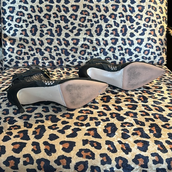 The Wishbone heel bootie with black mesh and cream underneath. Size 6 - Picture 5 of 5